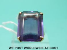 A 9ct gold ring set with a large purple sapphire (size M)