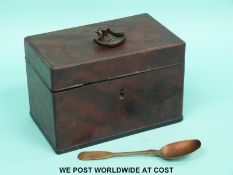 A small Georgian mahogany tea caddy (W15.