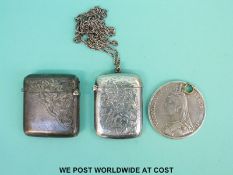 Two hallmarked silver vesta cases and an 1889 silver crown