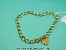 A 9ct gold bracelet with a heart padlock clasp (6.