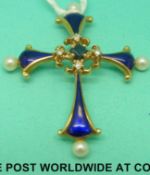 A 15ct gold cross pendant designed by Fabergé,