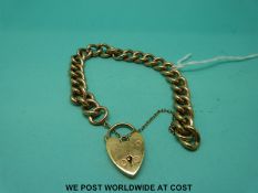 A 9ct gold bracelet with heart padlock clasp (36.