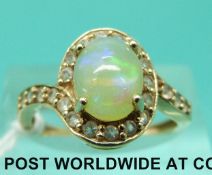 A 9ct gold ring set with a moonstone and quartz (size M)