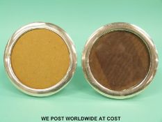 A pair of George V circular hallmarked silver photograph frames B'ham 1918 maker Charles Boynton &