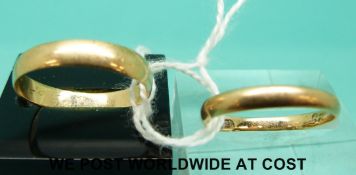 Two 18ct gold wedding bands (3.