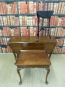 A Victorian mahogany drop leaf table raised on cabriole legs (H74xW108xD143cm),