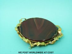 A large yellow metal brooch set with faux agate