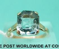 A 9ct gold ring set with a blue topaz (size M)