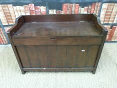 A mahogany monk's seat (H56xW80xD36cm)