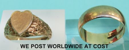 A 9ct gold wedding band and a 9ct gold ring with heart design (6g)