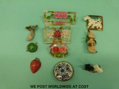 Three lucite brooches, Delft brooch,