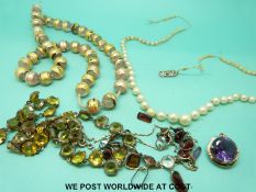 A collection of jewellery including a 9ct gold pendant set with an amethyst,