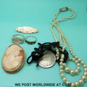 A 9ct gold cameo brooch, an 18ct mourning ring, faux pearls,