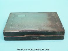 A George V hallmarked silver cigarette box with engine turned decoration, width 11.