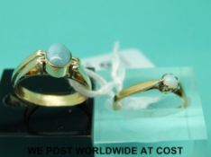 A yellow metal reversible ring marked 14k set with a blue stone to one side and a red stone to