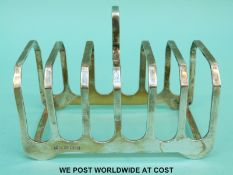 An Elkington & Co hallmarked silver six division toast rack, Birmingham 1940,