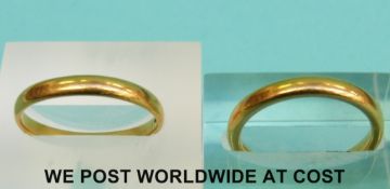 Two 22ct gold wedding bands (7.