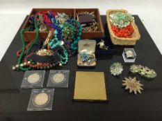A good collection of vintage costume jewellery.