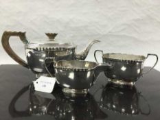 A silver three piece tea service, Stower & Wragg Ltd, Sheffield 1939, 1132.5g.