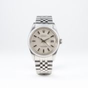 A GENTLEMAN'S STAINLESS STEEL ROLEX OYSTER PERPETUAL DATEJUST BRACELET WATCH CIRCA 1977, REF.