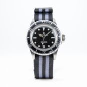 A GENTLEMAN'S STAINLESS STEEL ROLEX OYSTER PERPETUAL SUBMARINER WRIST WATCH CIRCA 1967, REF. 5513 