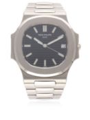 A FINE & RARE GENTLEMAN'S 18K SOLID WHITE GOLD PATEK PHILIPPE NAUTILUS 
