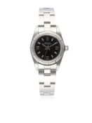 A LADIES STAINLESS STEEL ROLEX OYSTER PERPETUAL BRACELET WATCH CIRCA 2000, REF. 76030 D: Black 
