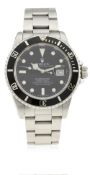 A GENTLEMAN'S STAINLESS STEEL ROLEX OYSTER PERPETUAL DATE SUBMARINER BRACELET WATCH CIRCA 1984, REF.