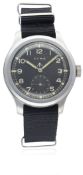A GENTLEMAN'S STAINLESS STEEL BRITISH MILITARY CYMA W.W.W. WRIST WATCH CIRCA 1940s D: Black dial