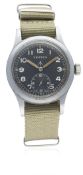 A GENTLEMAN'S BRITISH MILITARY VERTEX W.W.W. WRIST WATCH CIRCA 1940s  D: Black dial with Arabic