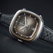 A RARE GENTLEMAN'S STAINLESS STEEL HEUER SILVERSTONE AUTOMATIC CHRONOGRAPH WRIST WATCH CIRCA 1975,