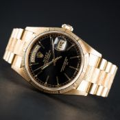 A FINE GENTLEMAN'S 18K SOLID GOLD ROLEX OYSTER PERPETUAL DAY DATE BRACELET WATCH CIRCA 1996, REF.