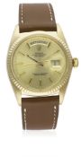 A GENTLEMAN'S 18K SOLID GOLD ROLEX OYSTER PERPETUAL DAY DATE WRIST WATCH CIRCA 1970, REF. 1803 D: