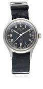 A GENTLEMAN'S STAINLESS STEEL BRITISH MILITARY HAMILTON RAF PILOTS WRIST WATCH CIRCA 1960s D: