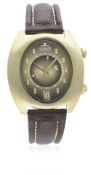 A GENTLEMAN'S 14K SOLID GOLD LECOULTRE MEMOVOX AUTOMATIC HPG WRIST WATCH CIRCA 1970s D: Gold