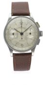 A GENTLEMAN'S STAINLESS STEEL UNIVERSAL GENEVE COMPUR CHRONOGRAPH WRIST WATCH CIRCA 1940s, REF. 5160