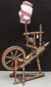 Spinnrad, 1. Hälfte 19. Jahrh., Prov. Schweiz, sehr schöner u. gut erhaltenerOriginalzustand.