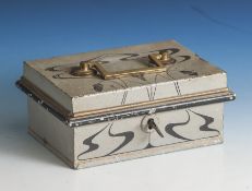 Kleine Geldkassette, Metall, Jugendstil, um 1900, florale Bemalung, abschließbar. H. ca. 7cm, L. ca.