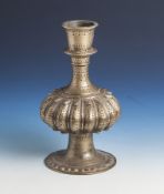 Flasche, Syrien/Turkmenistan, Messing, schwere massive Ausführung, Alter unbekannt, H. ca.25 cm.