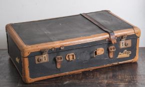 Koffer, 1920/30er Jahre, ca. 20 x 71 x 42 cm.