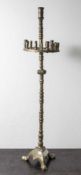 Großer außergewöhnlicher Kerzenhalter aus Bronze, hoher Dreifuß mit griechischerInschrift,