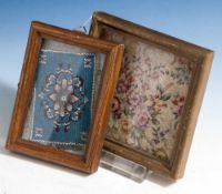 2 Miniaturbilder, a) 1 Perlenstickerei auf Tüll, Biedermeier. Ca. 6 x 9 cm, hinter Glasgerahmt. b) 1