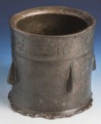 Mörser (sog. Flügelmörser), Bronzeguss, wohl 15./16. Jahrh., gotisch. Ø ca. 16 cm, H. ca.15,5 cm.