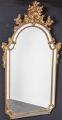 Wandspiegel in barocker Form, 19./20. Jahrhundert, filigraner Rahmen aus goldfarbenemHolz/