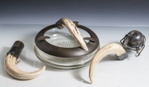 Jagdset für Zigarrenraucher, um 1900, großer Aschenbecher aus Kristallglas mitMetallablage und