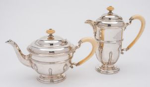 A George V silver two-piece tea service, maker Frank Cobb & Co Ltd, Sheffield,