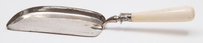 An Edward VII silver and ivory handled crumb scoop, maker Thomas Levesley, Sheffield,