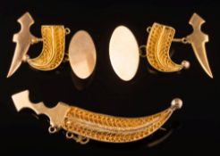 A 'jambiya' brooch: with filigree sheath and safety chain,