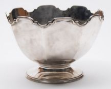 A George V silver bowl, maker Thomas Bradbury & Sons Ltd, Sheffield,
