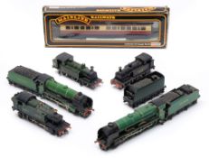 A green 4-6-0 No 862 'Sir Martin Frobisher' engine together with a 4-4-0 green 'Stowe' 928 engine:,